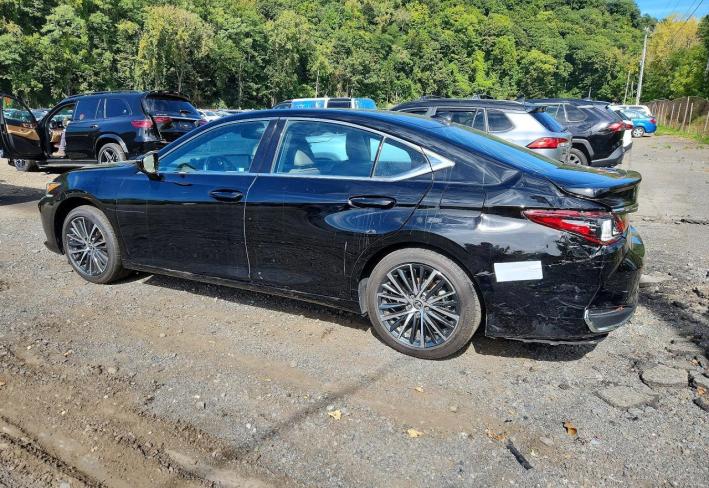 Salvage 2024 Lexus Es 250  in Черный