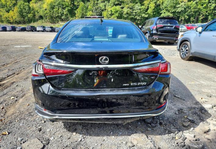 Salvage 2024 Lexus Es 250  in Черный