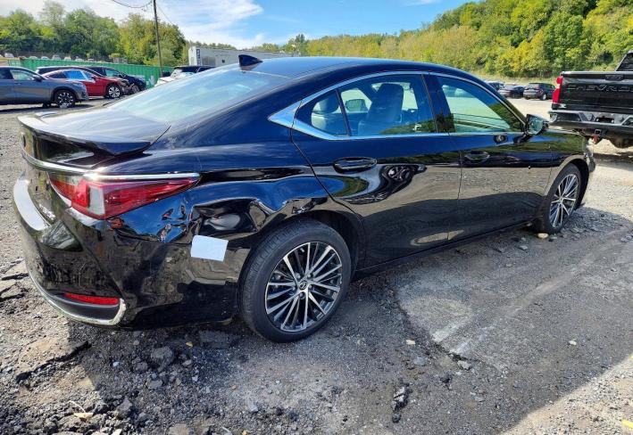 Salvage 2024 Lexus Es 250  in Черный