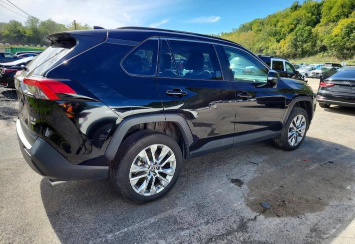 Salvage 2024 Toyota Rav4 Xle Premium in Черный