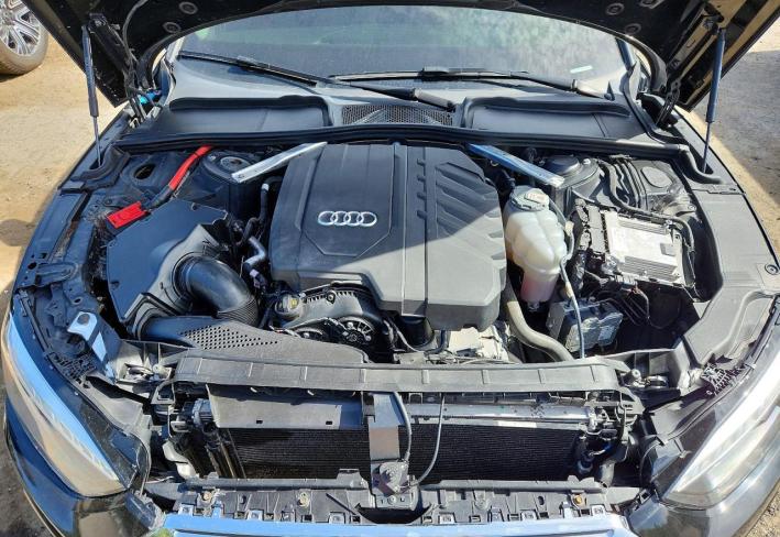Salvage 2024 Audi A5  in Черный