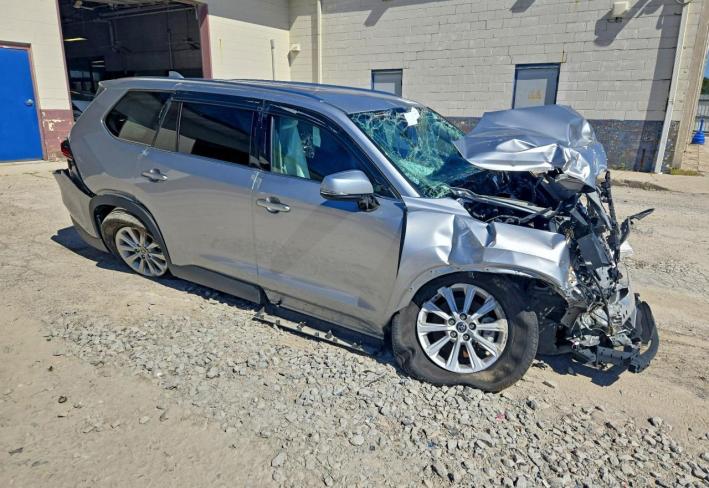 Salvage 2025 Toyota Grand Highlander  in Серебристый