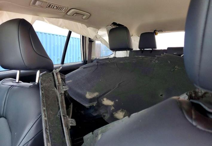 Salvage 2025 Toyota Grand Highlander  in Серебристый