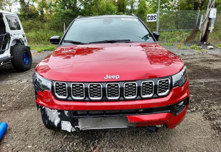 Salvage 2025 Jeep Compass Limited in Бордовый