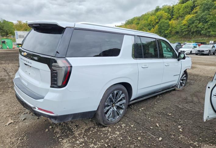 Salvage 2026 Chevrolet Suburban High Country in Белый