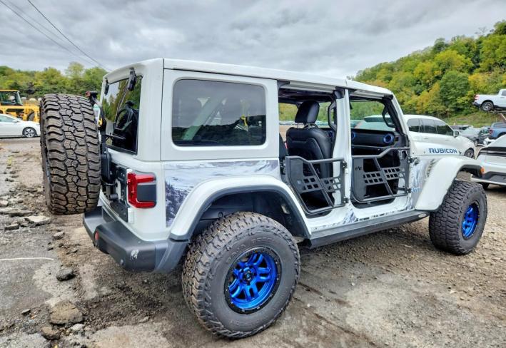 Salvage 2023 Jeep Wrangler Rubicon 4xe in Белый