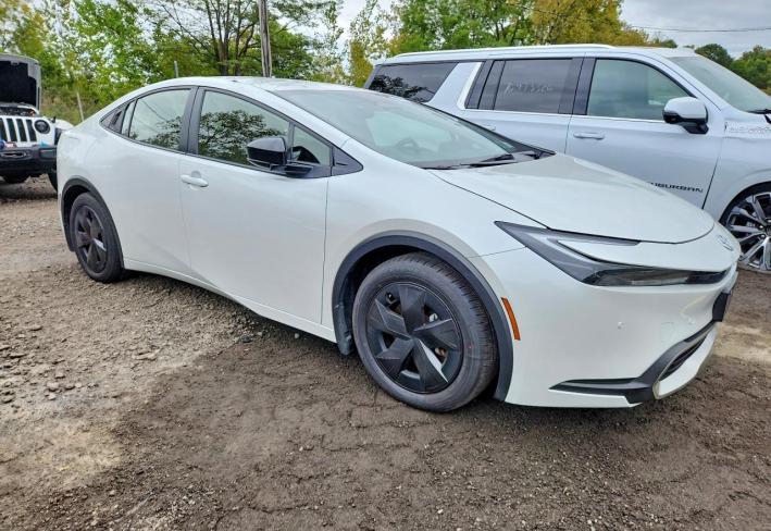 Salvage 2025 Toyota Prius Plug-in Hybrid Se in Белый