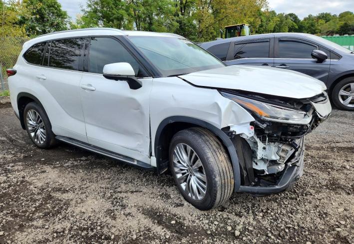 Salvage 2024 Toyota Highlander Platinum in Белый