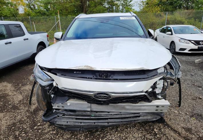 Salvage 2024 Toyota Highlander Platinum in Белый