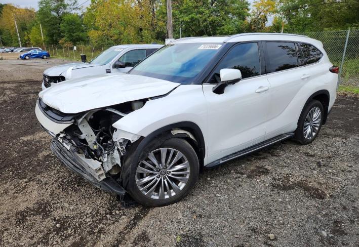 Salvage 2024 Toyota Highlander Platinum in Белый
