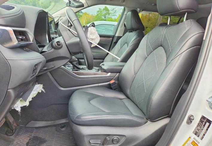 Salvage 2024 Toyota Highlander Platinum in Белый