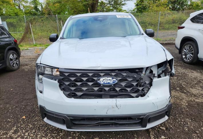 Salvage 2026 Ford Maverick Xlt in Серый