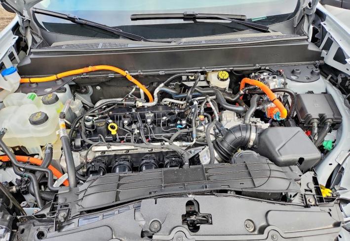 Salvage 2026 Ford Maverick Xlt in Серый