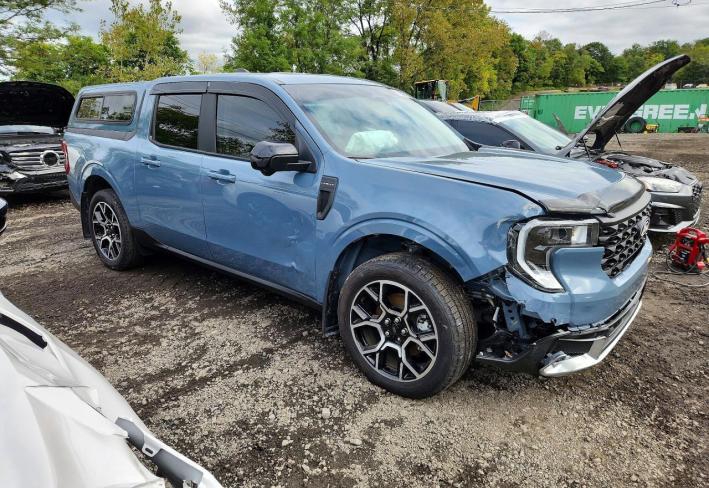 Salvage 2025 Ford Maverick Lariat in Серый