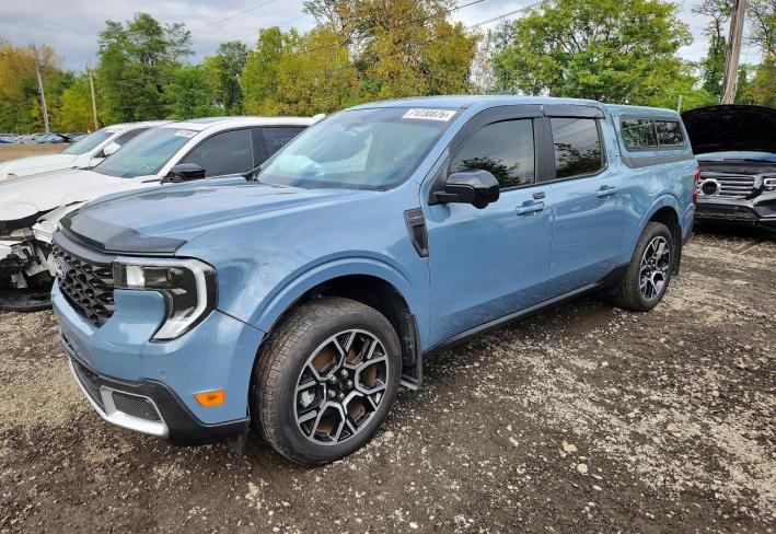 Salvage 2025 Ford Maverick Lariat in Серый