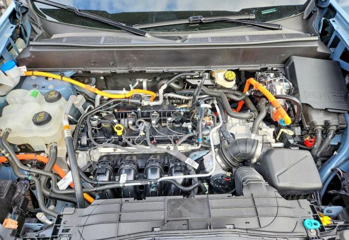Salvage 2025 Ford Maverick Lariat in Серый
