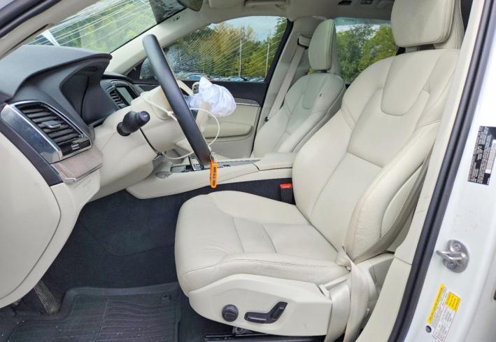 Salvage 2025 Volvo Xc90 Plus in Белый