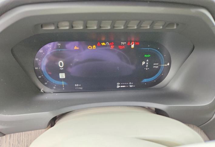 Salvage 2025 Volvo Xc90 Plus in Белый