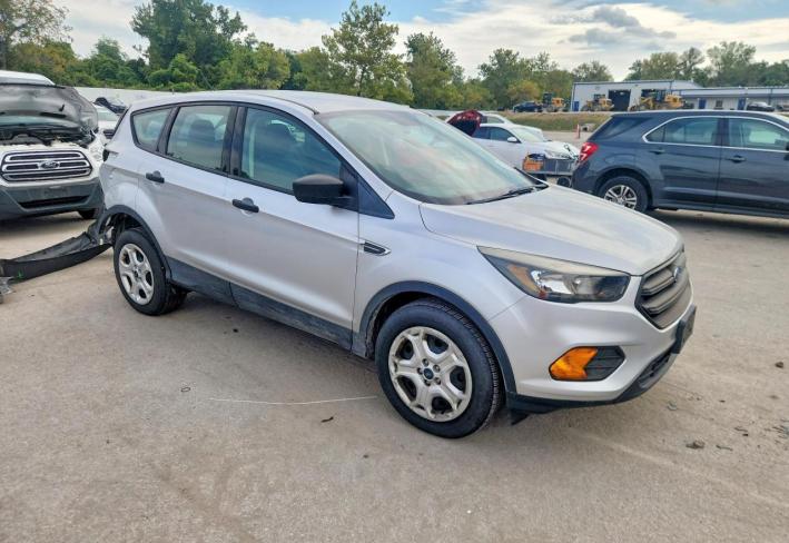 Salvage 2019 Ford Escape  in Gray