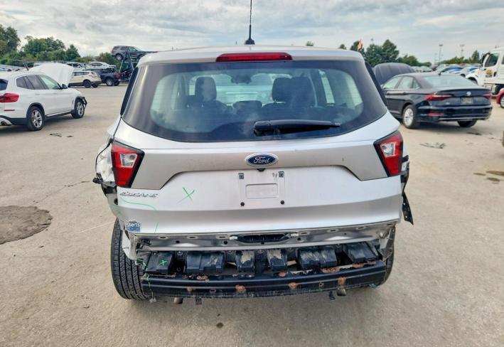 Salvage 2019 Ford Escape  in Gray