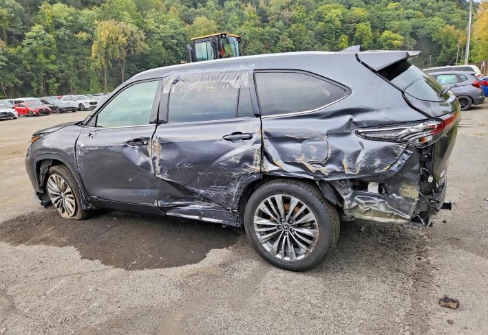 Salvage 2021 Toyota Highlander Hybrid Platinum in Gray