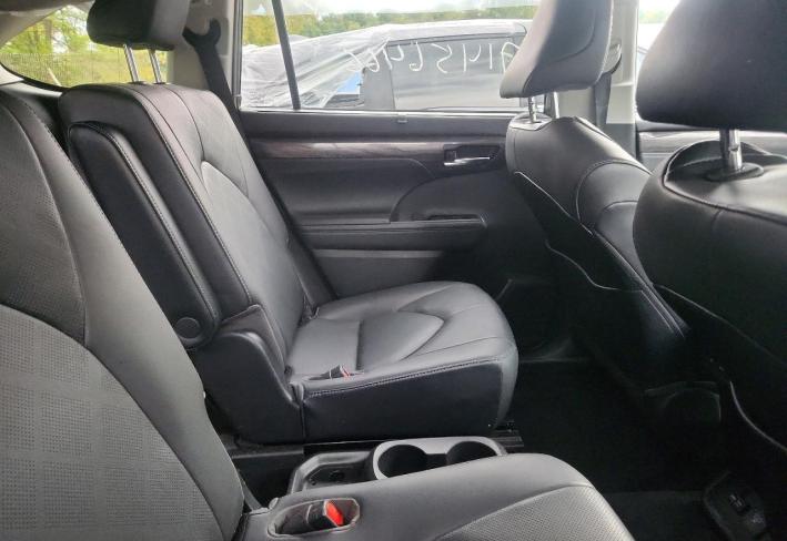 Salvage 2021 Toyota Highlander Hybrid Platinum in Gray