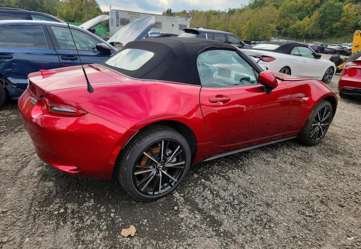 Salvage 2026 Mazda Mx-5  in Burgundy