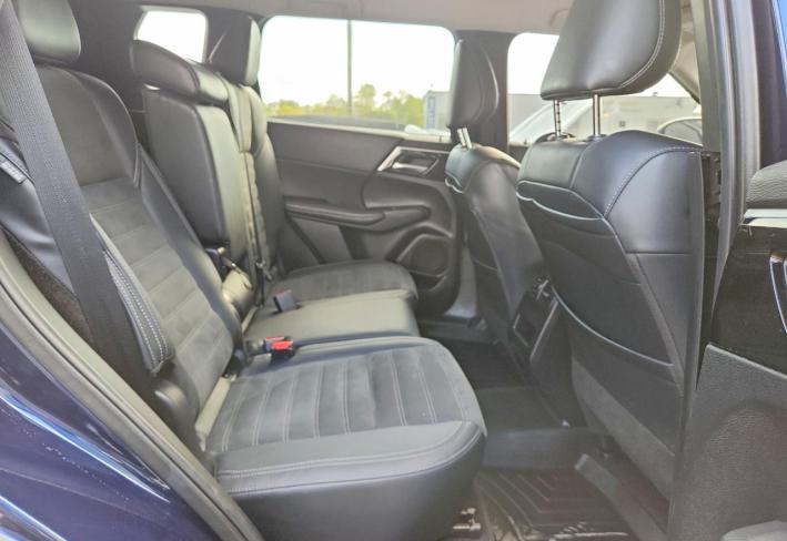 Salvage 2024 Mitsubishi Outlander Se in Black