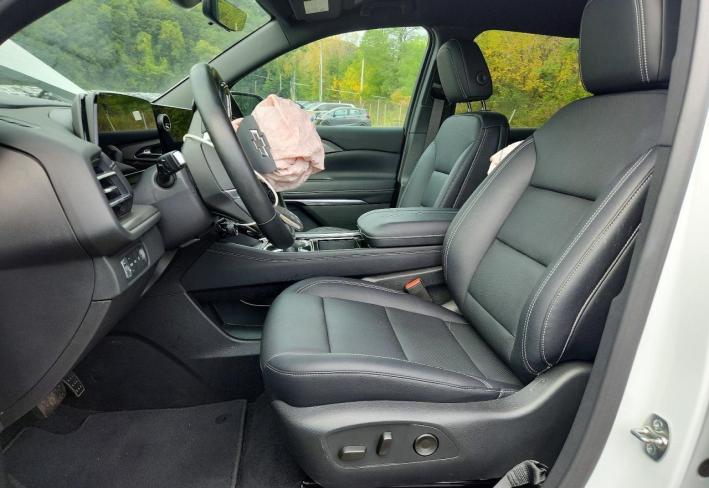 Salvage 2026 Chevrolet Traverse Lt in White