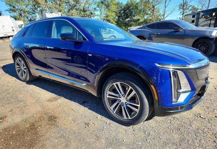 Salvage 2024 Cadillac Lyriq Luxury in Синий