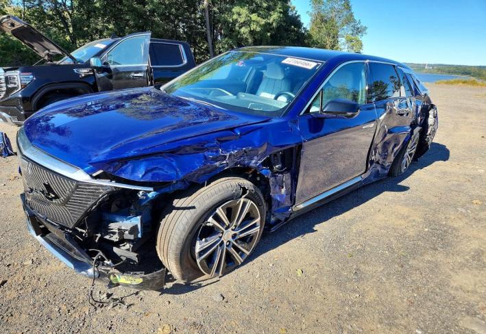 Salvage 2024 Cadillac Lyriq Luxury in Синий