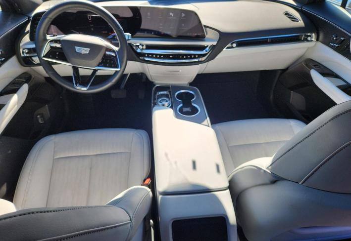 Salvage 2024 Cadillac Lyriq Luxury in Синий