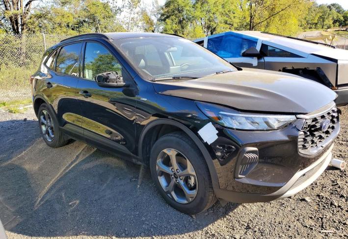 Salvage 2025 Ford Escape  in Black