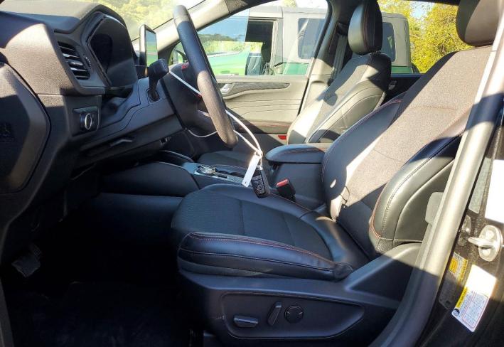 Salvage 2025 Ford Escape  in Black