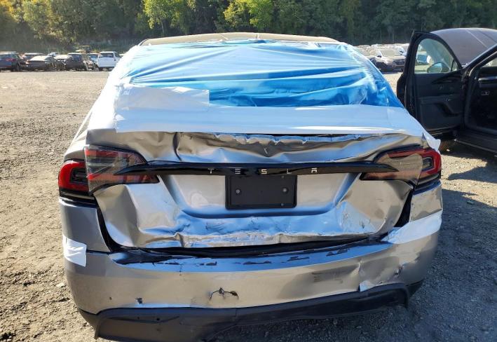 Salvage 2025 Tesla Model X  in Silver