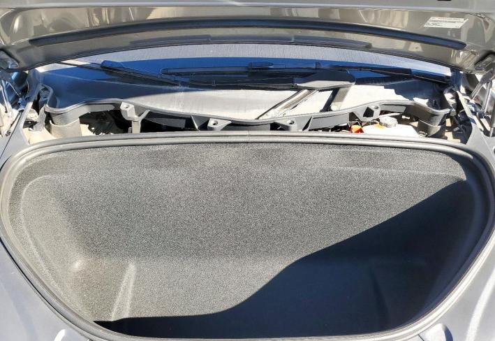 Salvage 2025 Tesla Model X  in Silver