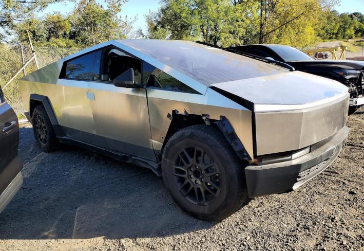 Salvage 2024 Tesla Cybertruck  in Серый