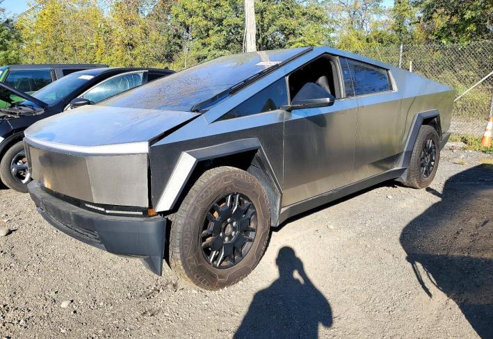 Salvage 2024 Tesla Cybertruck  in Серый