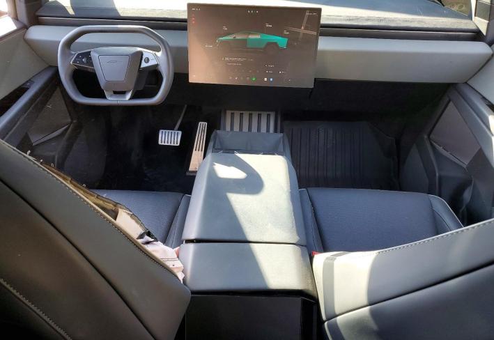 Salvage 2024 Tesla Cybertruck  in Серый