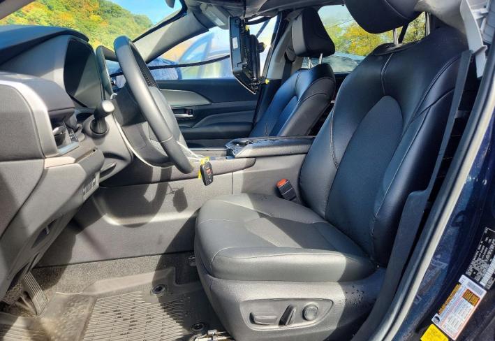 Salvage 2026 Toyota Grand Highlander Xle in Синий