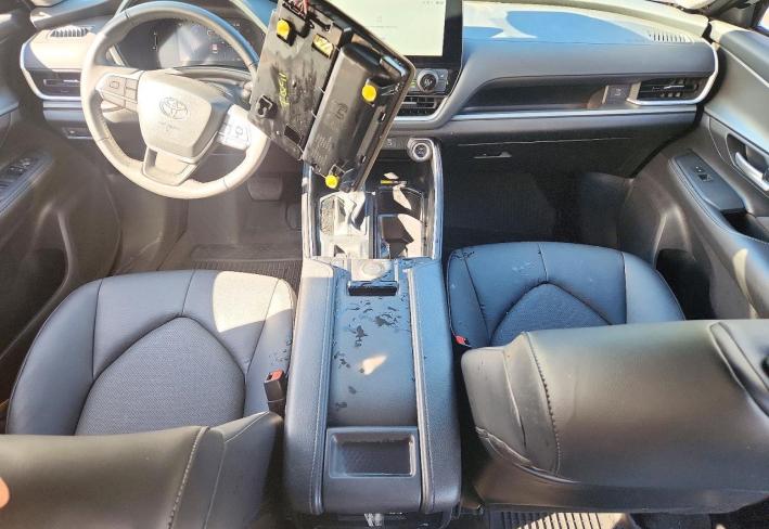 Salvage 2026 Toyota Grand Highlander Xle in Синий