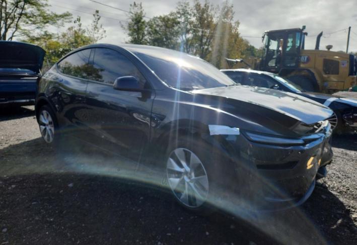 Salvage 2026 Tesla Model Y  in Gray