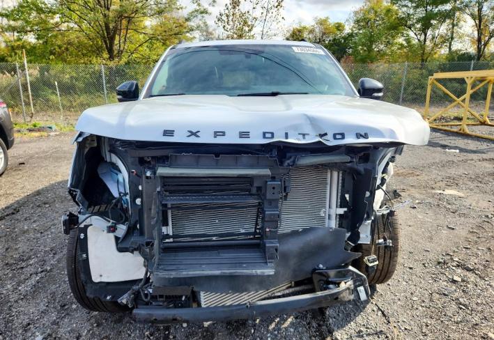 Salvage 2026 Ford Expedition Max Platinum in White
