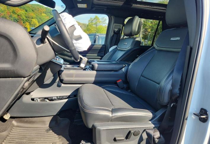 Salvage 2026 Ford Expedition Max Platinum in White
