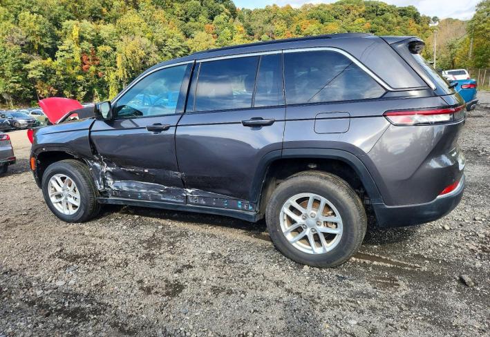 Salvage 2024 Jeep Grand Cherokee Laredo in Gray