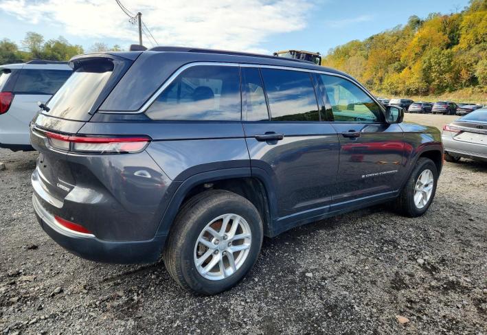 Salvage 2024 Jeep Grand Cherokee Laredo in Gray