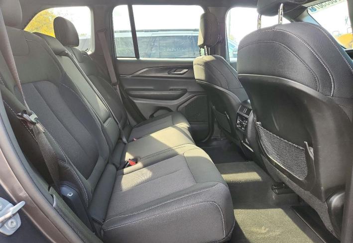 Salvage 2024 Jeep Grand Cherokee Laredo in Gray