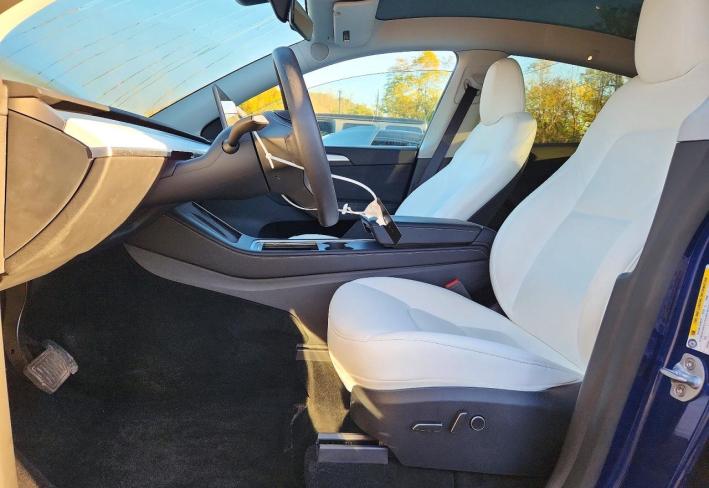 Salvage 2025 Tesla Model Y  in Синий