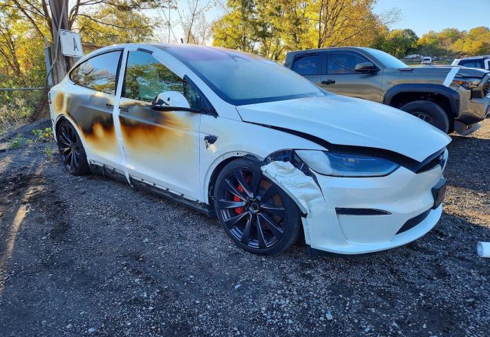 Salvage 2024 Tesla Model X  in Белый