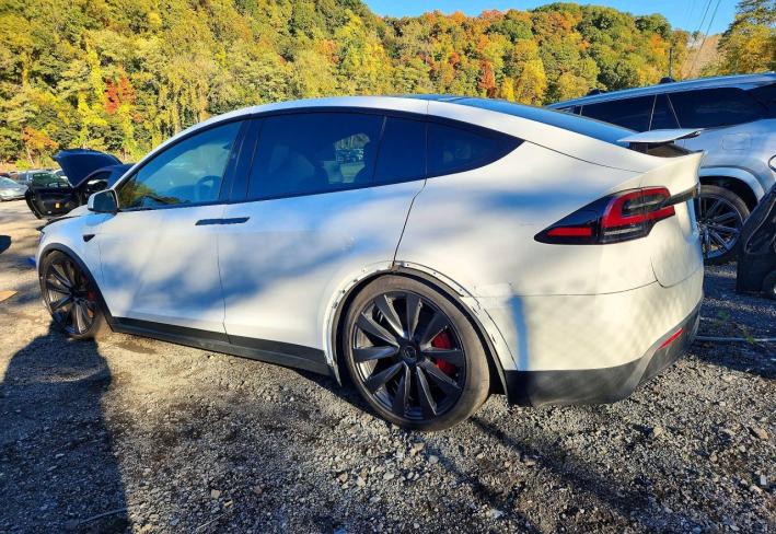 Salvage 2024 Tesla Model X  in Белый